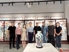 雅韵传谊：李菊生向友邦公司赠予精品人物瓷绘